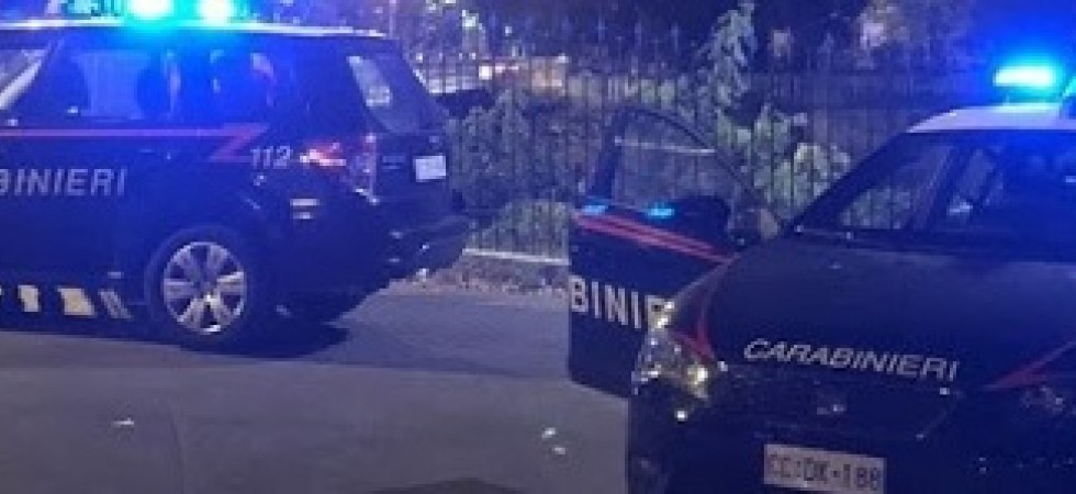 Tira un pugno ad un carabiniere intervenuto per sedare una rissa e cerca di fuggire